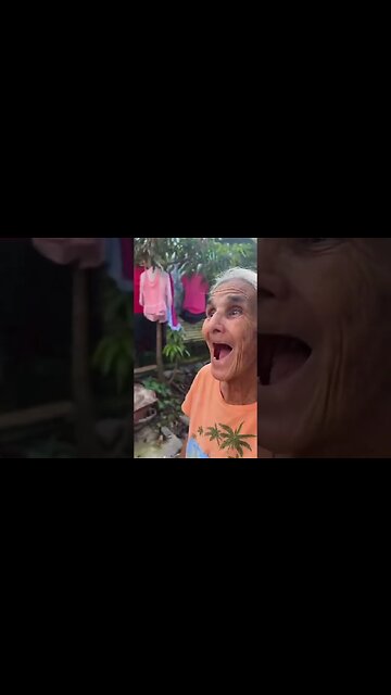 Blessed this grandma while lost in El Salvador! | Full Stories on my IG MurphsLife