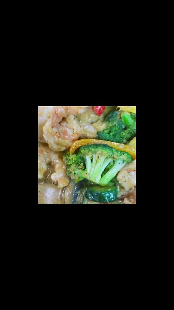 Yellow curry shrimp | @gravylady on IG 🍵🥃🇹🇭 #shorts #curry