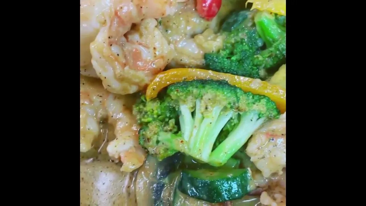 Yellow curry shrimp | @gravylady on IG 🍵🥃🇹🇭 #shorts #curry