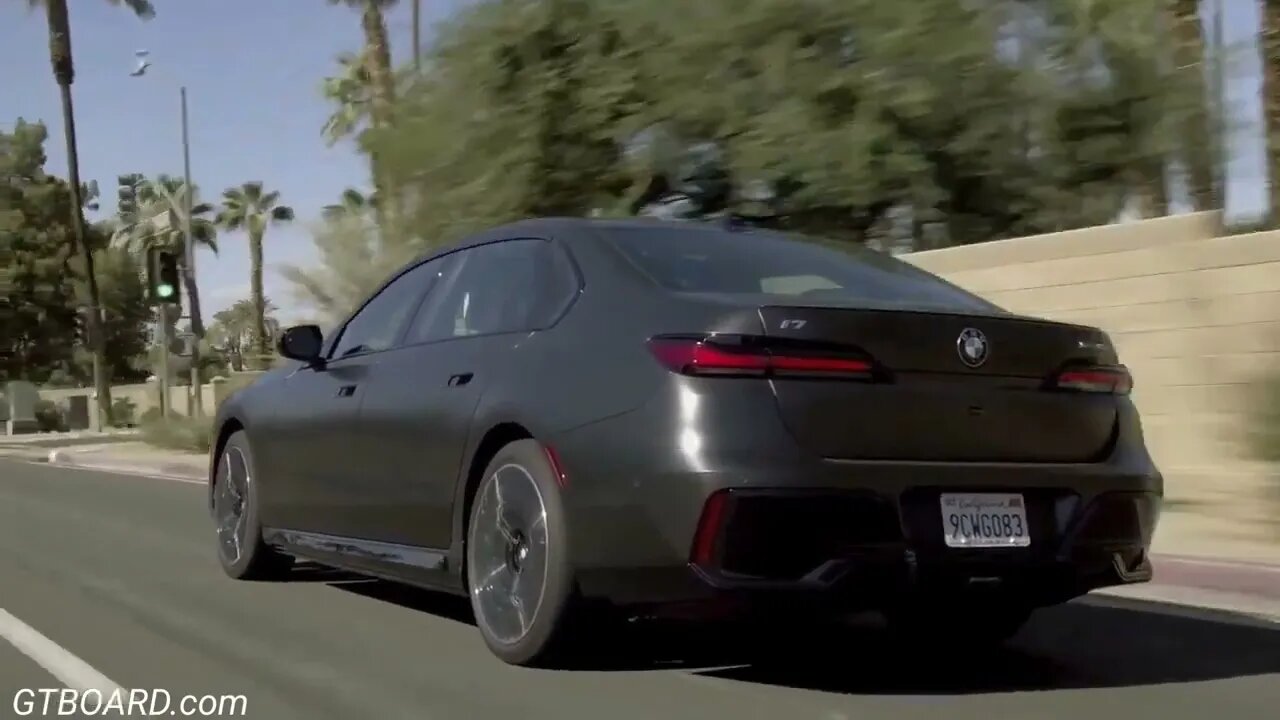 BMW i7 Drive60 Frozen Deep Grey exterior and interior