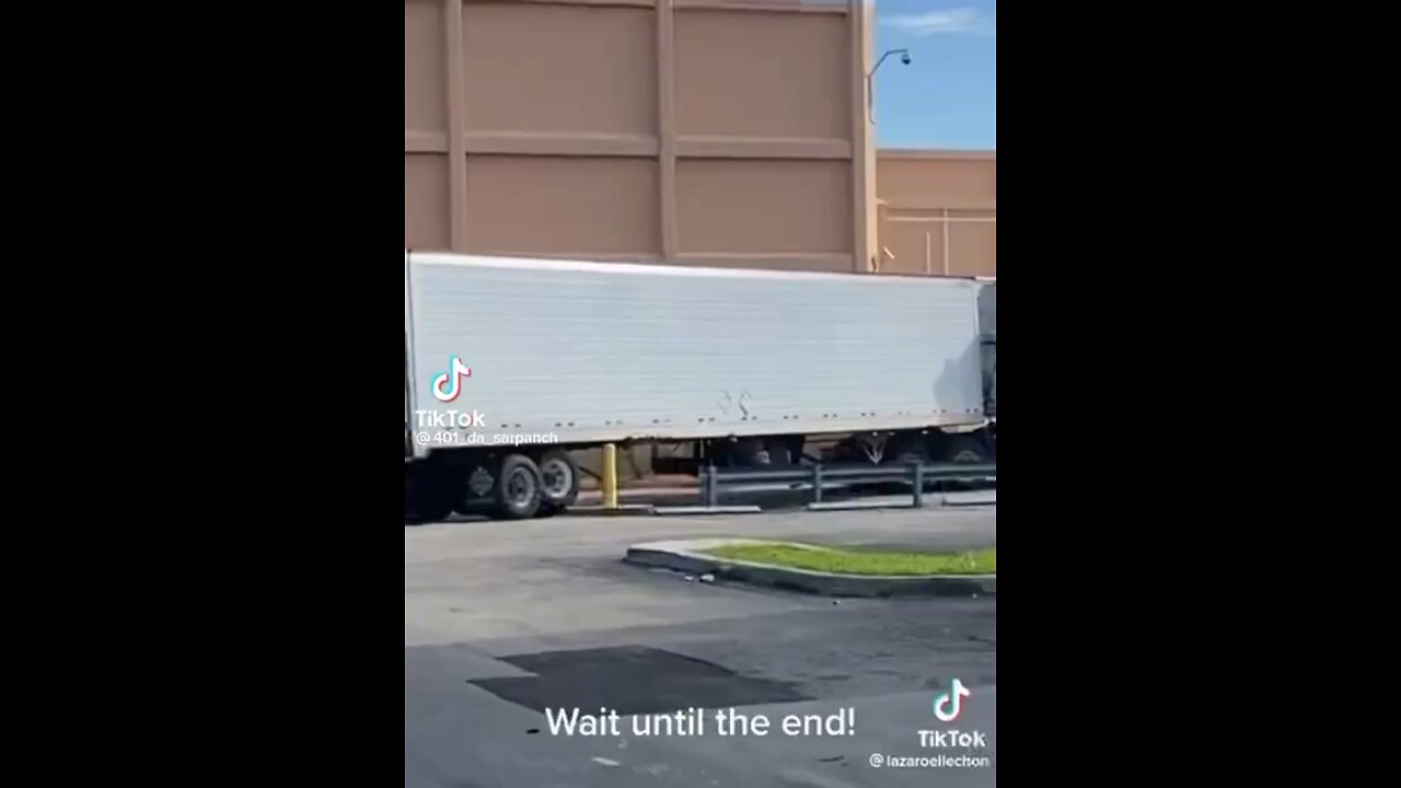 SOMEONE NEEDS TO GO BACK TO TRUCK DRIVING SCHOOL!! 🤣🤣🤣