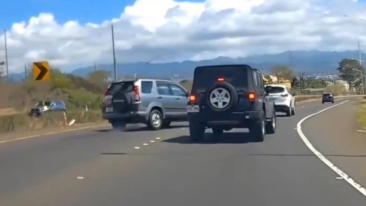 SUV fails to negotiate corner 2020.10.15 — WAIPAHU, HI