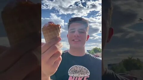 ÎNCERCĂM CEA MAI MARE ÎNGHEȚATĂ DIN LUME #oguritamica #mancaciosul #mancare #dulce #inghetata