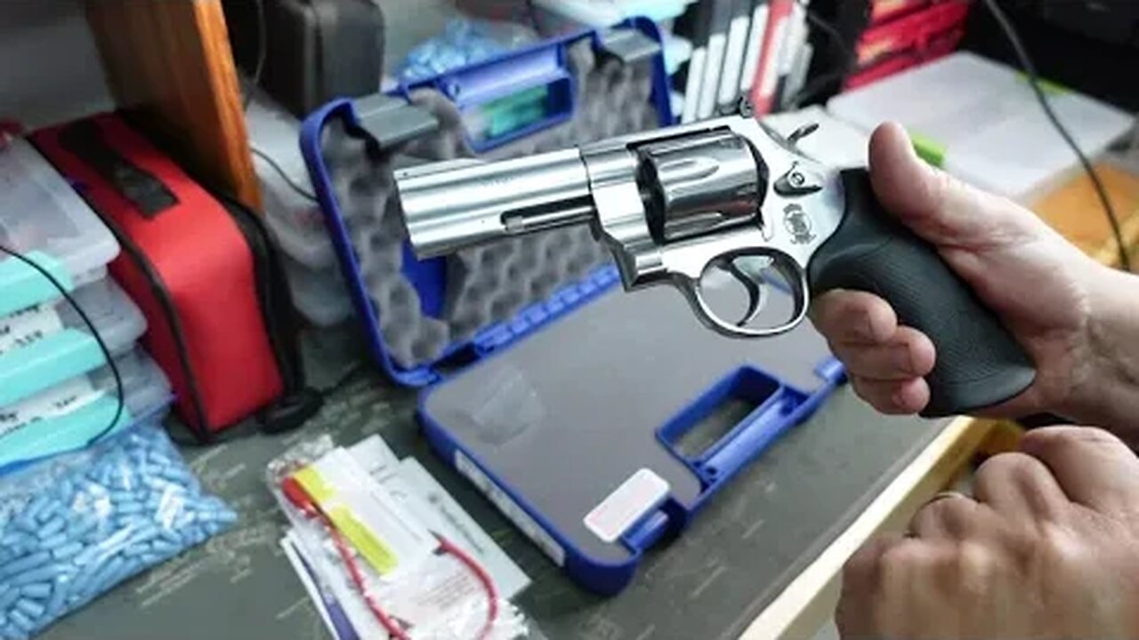 Unboxing of the new S&W 610 3 10mm revolver