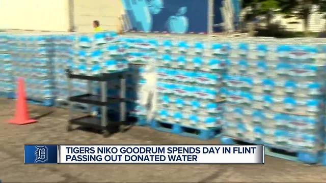 Tigers Goodrum helps Flint with water donation