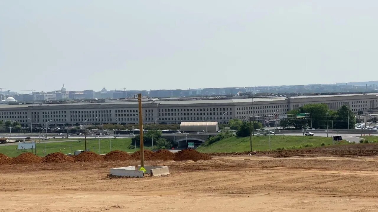 LIVE: Explosion at the Pentagon? This is what I can see.