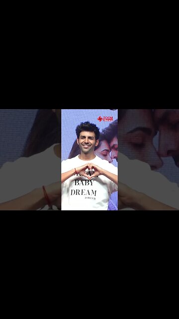 Kartik Aaryan makes CUTE hearts while posing for media at Satyaprem Ki Katha screening ❤️ | #shorts