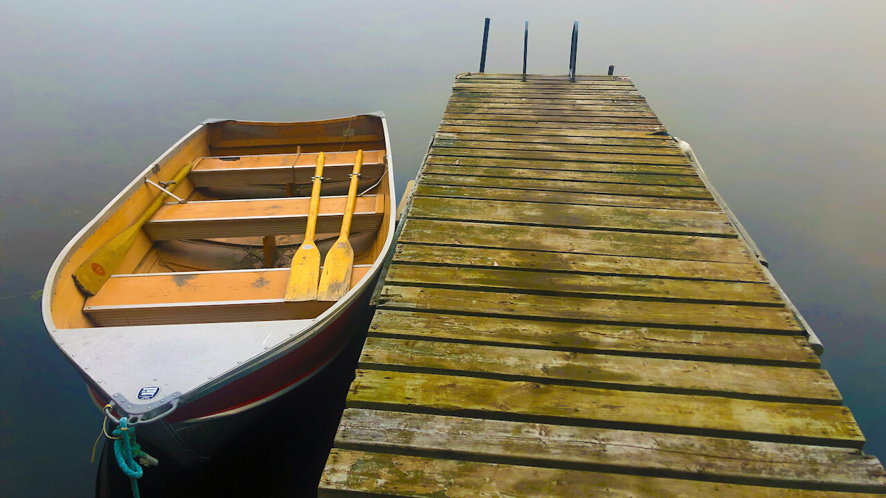 Sun burns fog of lake in stunning time lapse footage