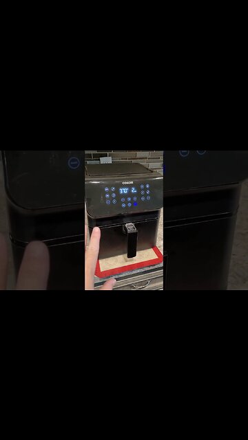 REHEATING FRIED CHICKEN IN AN AIR FRYER 🐔 #shorts