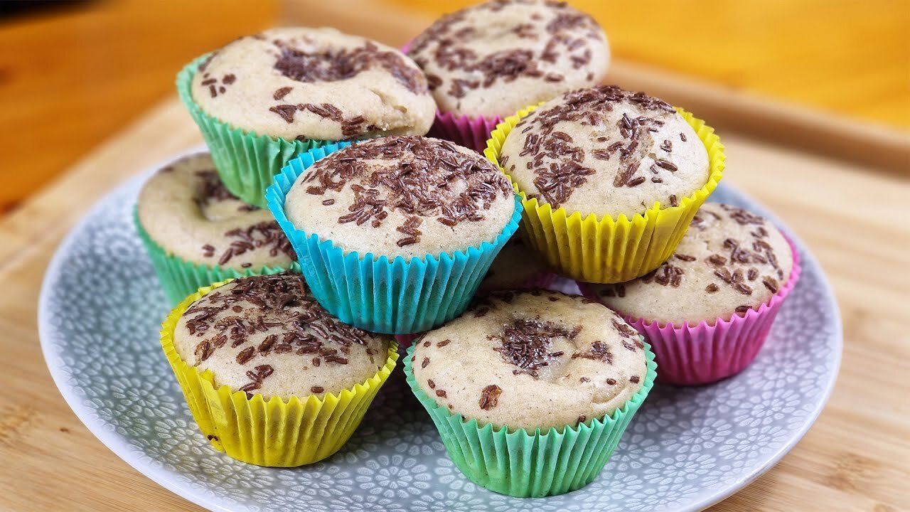 Amazing Banana and Strawberries Cupcakes