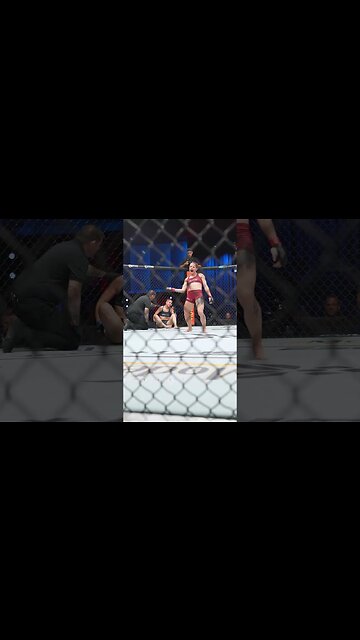 Second fight of the night got the matchmakers on their FEET 💥