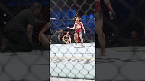 Second fight of the night got the matchmakers on their FEET 💥