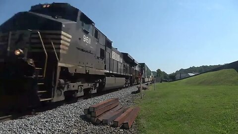 Intermodal x2, set of helpers & covered hoppers.