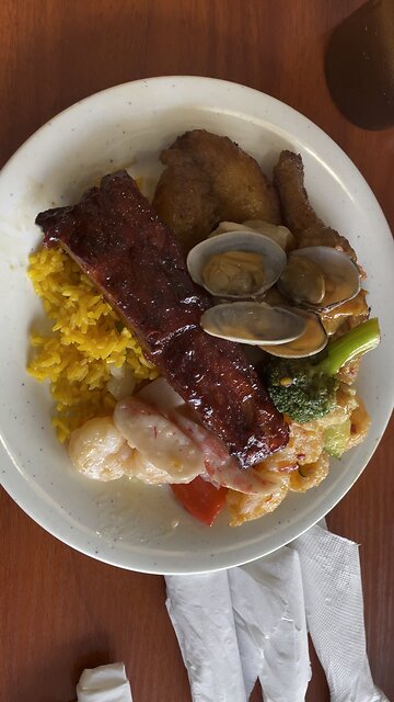 Enjoying CHINESE food..yummy to my tummy