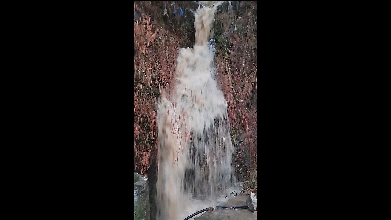 Heavy rain falling land sliding flooding and snow falling in jammu and Kashmir
