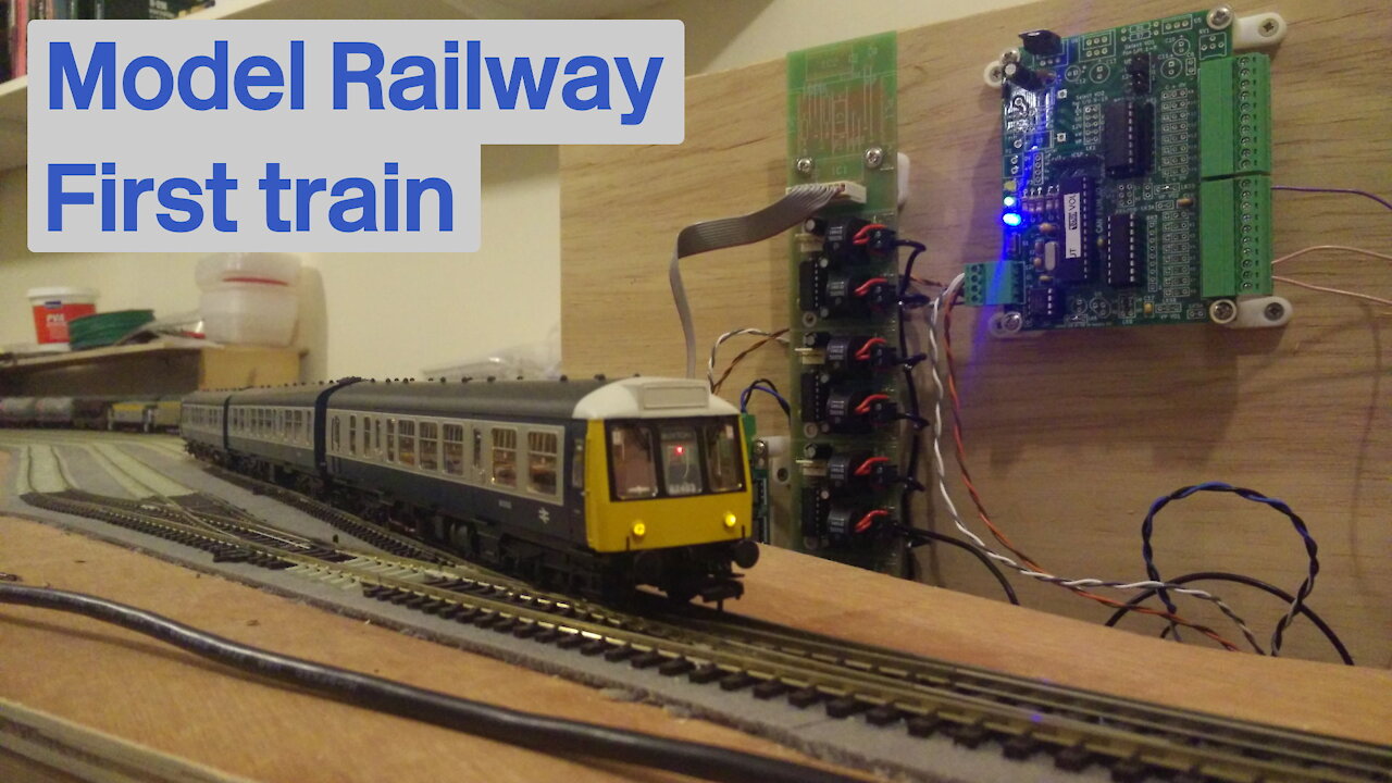 Model Railway - First train around the full loop