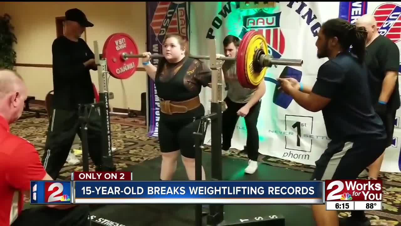 15-year-old breaks weightlifting records