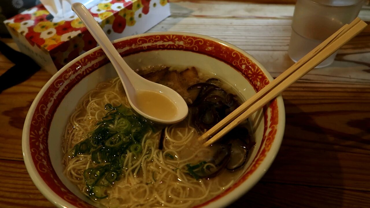 Day 12 in 日本 福岡 ようやく博多ラーメンを食っちゃた At last I've Managed to Get a Taste of Hakata Ramen