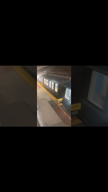 Never ending-like metro train