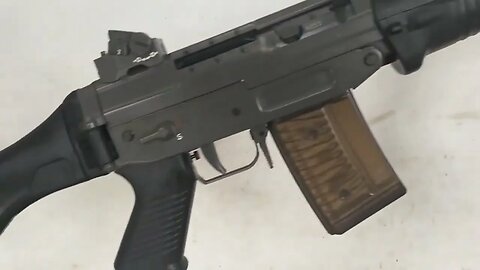 How to Disassemble the SIG SG 551-1 SWAT PE; Firearms Field Strip@FirearmsFieldStrip