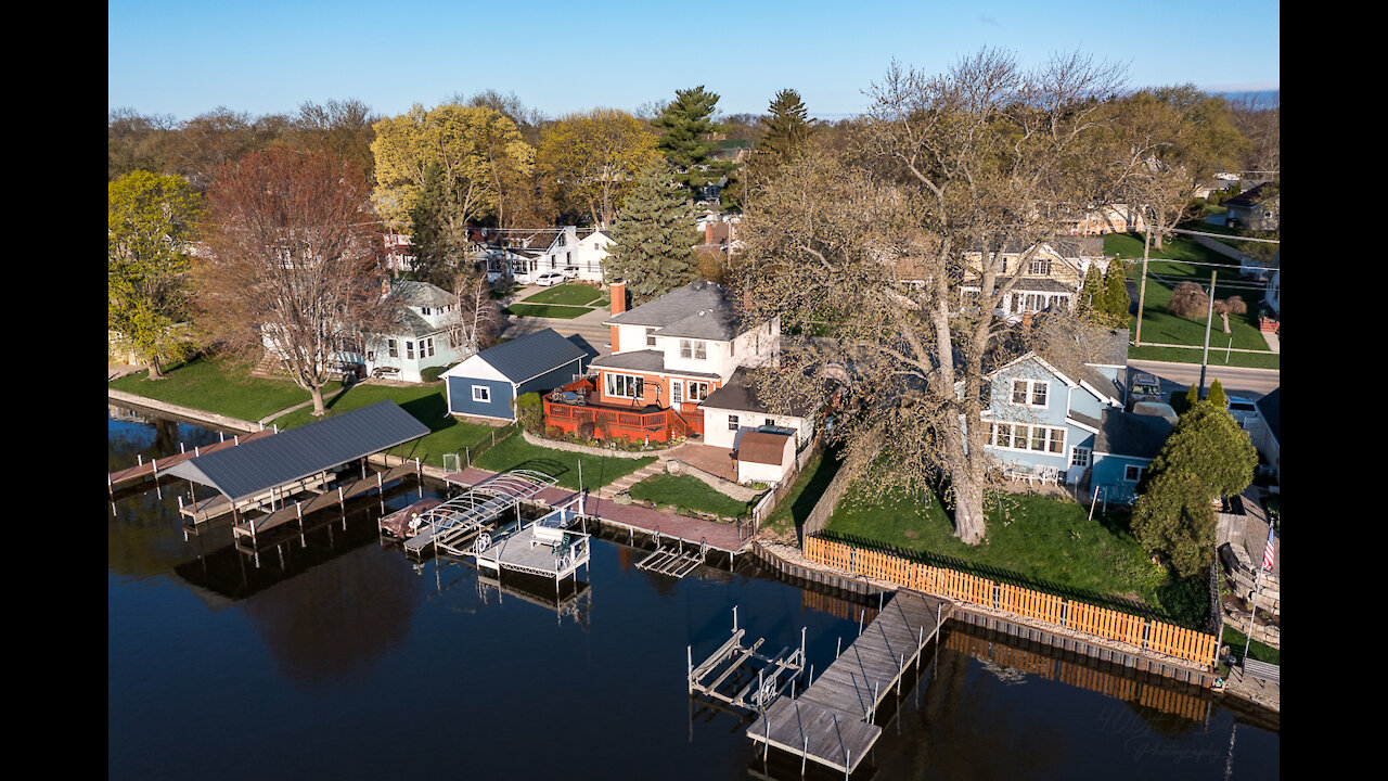 Beautiful Fox River Home