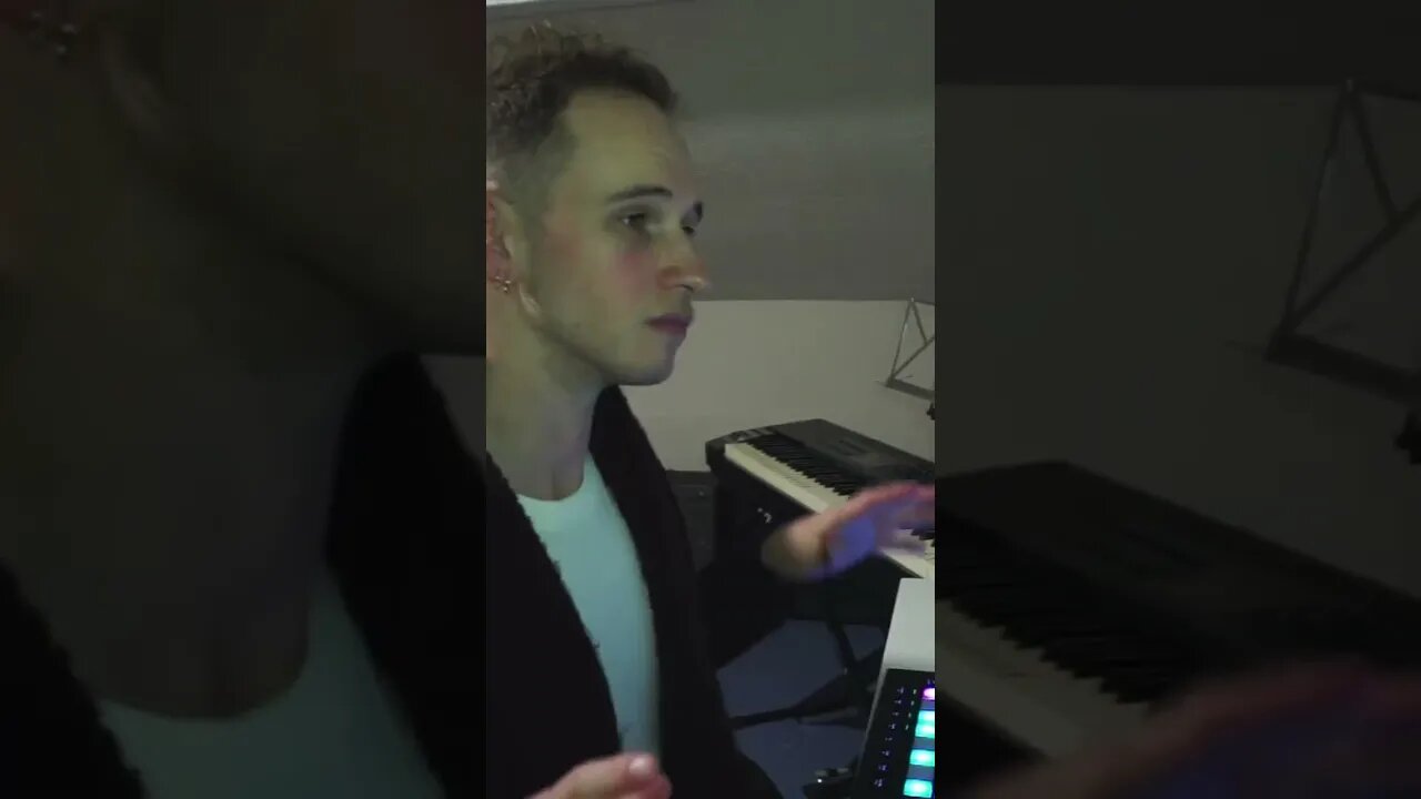 Late spooky loop - bad lighting - me being dumb // #funky #funk #groove #looping