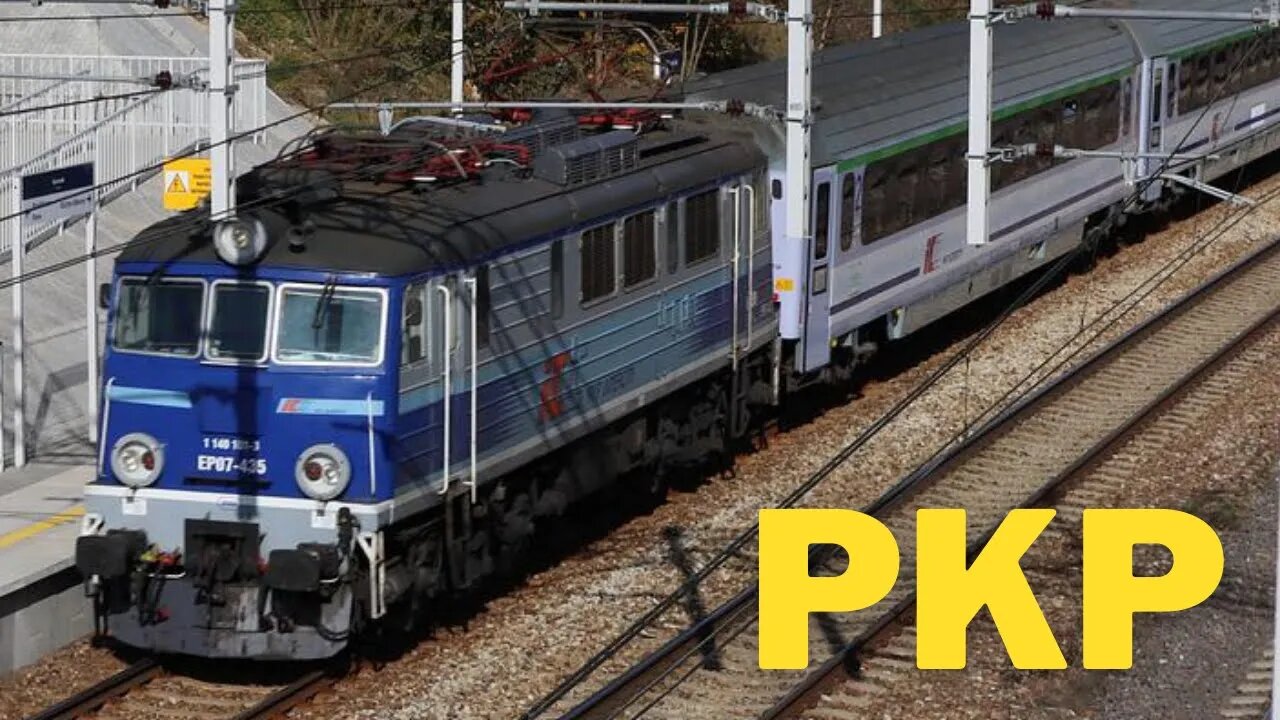 Przejazd pociągu PKP Intercity przez stację Będzin Miasto