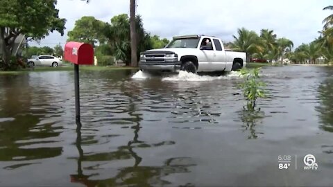 Residents dealing with flooding in Lantana