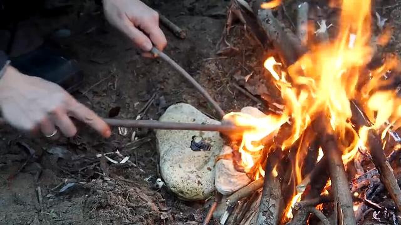 12 SURVIVAL SKILLS EVERYONE SHOULD KNOW!