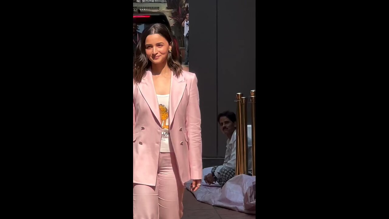 What a cute 🥰 Alia Bhatt & her adorable smile 😊 #shortvideo #aliabhatt #alia #viralvideo #ytshorts