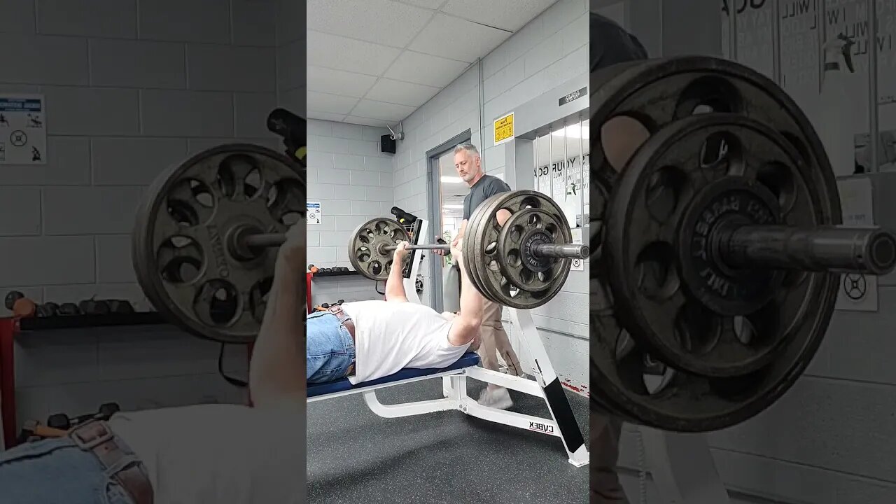 370lbs x 4 reps Raw bench, Crazy 🤪 old man