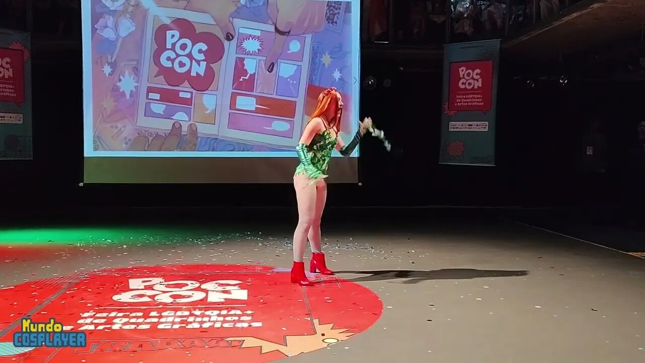 Hera Venenosa da DC Comics no Concurso Cosplay Lip Sync Challenge na Poc Con 2023