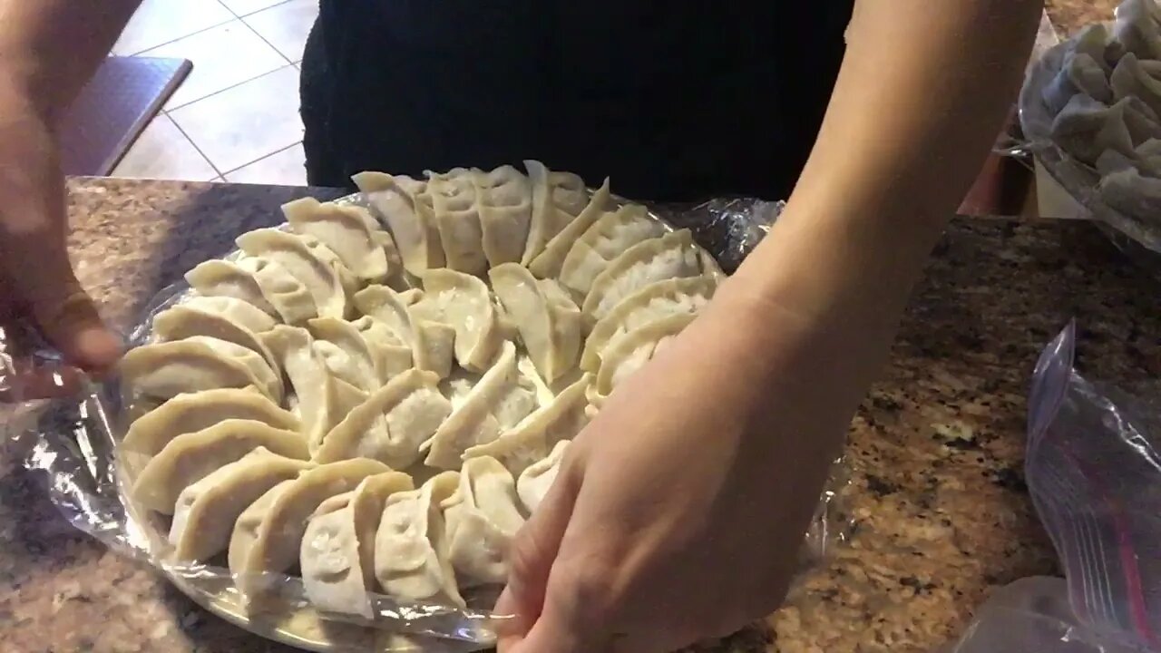 如何冷冻饺子不粘盘how to freeze homemade dumplings without sticking