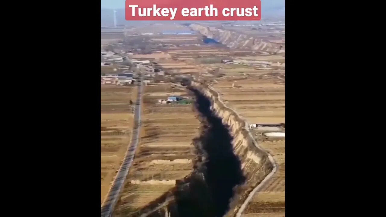 New video of the earth's crust breaking in Hatay Province, Turkey after the earthquakes.