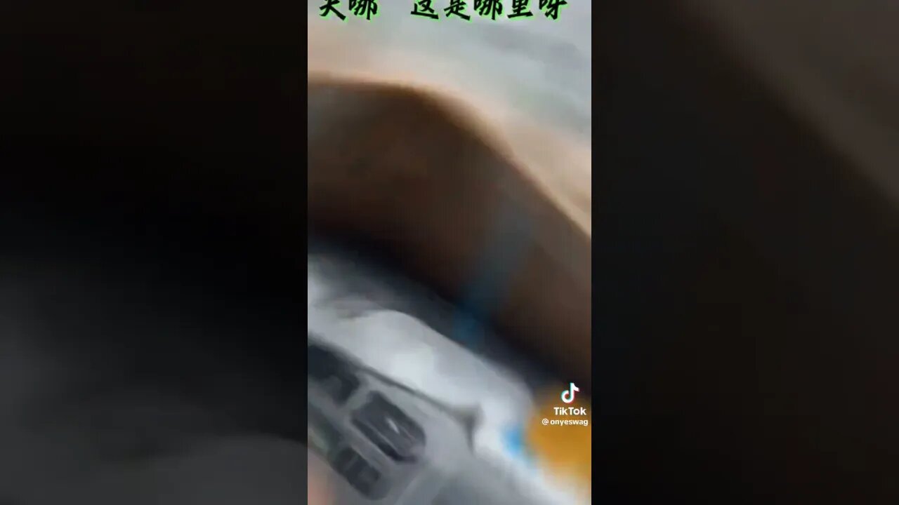 wow this guy is in his car while it's flooded âĄđŠī¸đđĒī¸ #weather #hurricane