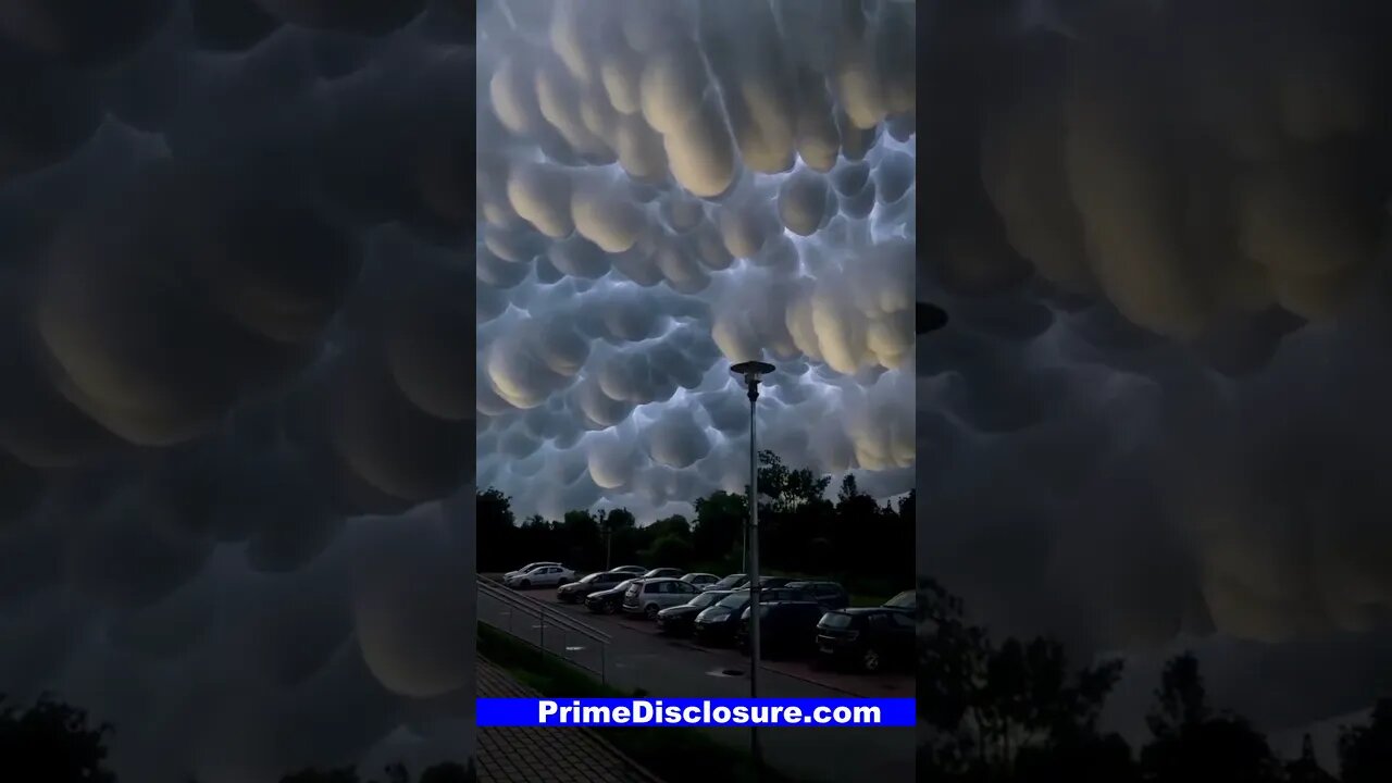 Beautiful Mammatus Clouds recorded in China, Looks like a painting! Glitch in the Matrix