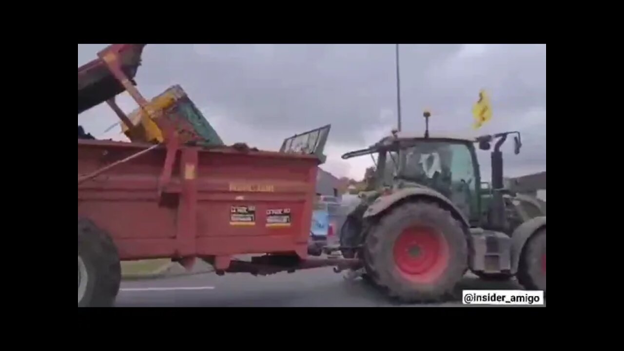 🚨 FRANCE - Farmers Deliver A Message To Government And Bury Tax Center In Manure