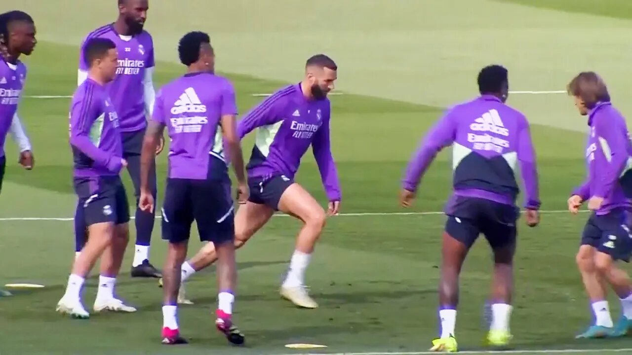 Real Madrid train for Barcelona game as La Liga serves up another El Clásico