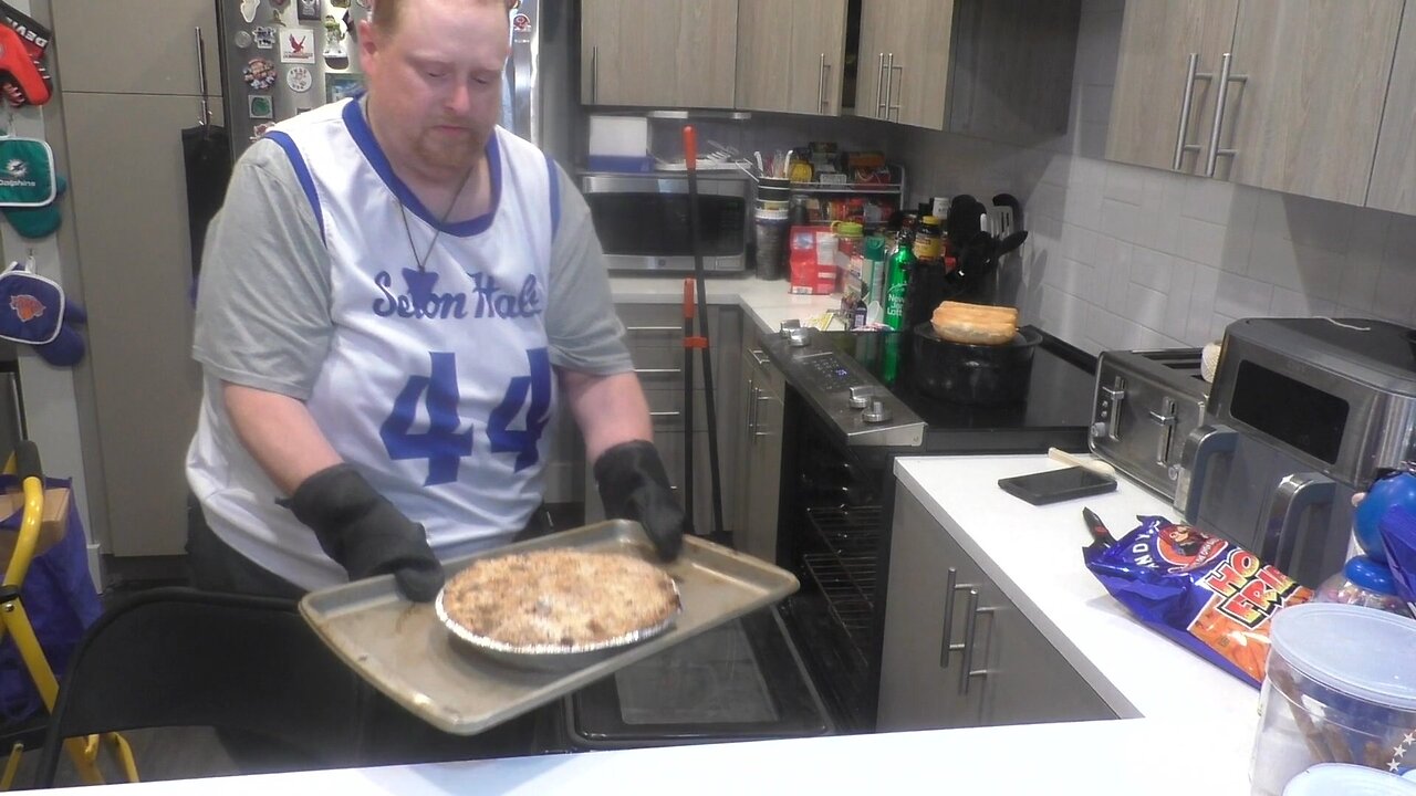 Tank Cooks Apple Pie