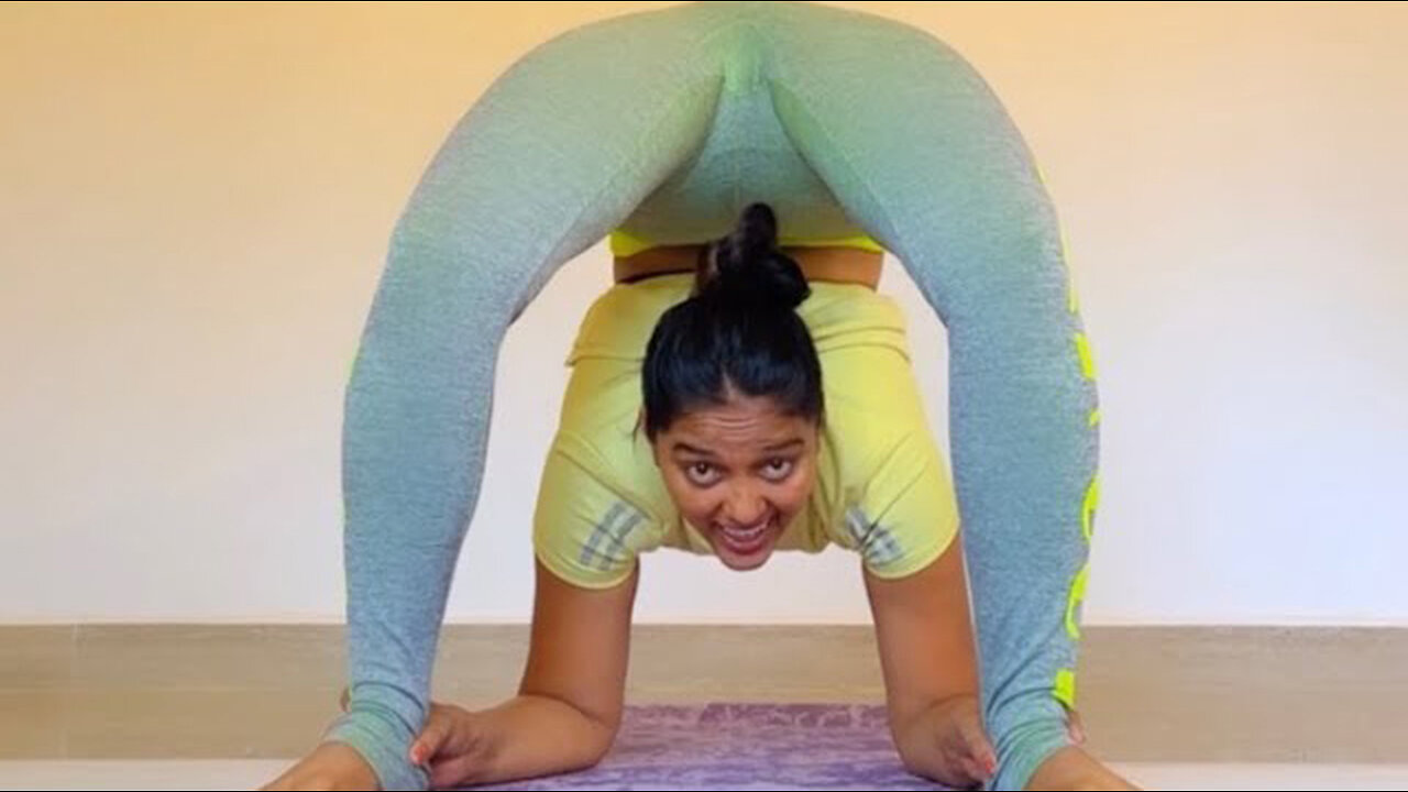 Headstand Advanced Yoga Asana with Urmi Pandya 😋