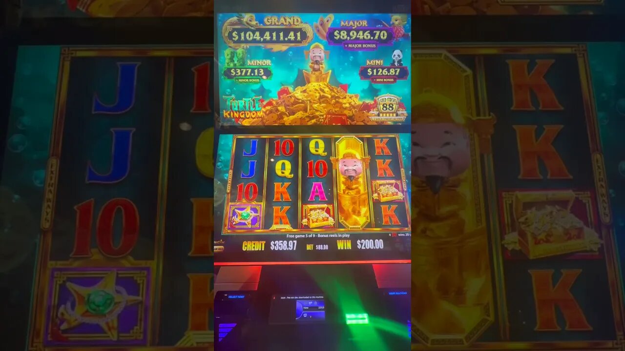$88 Max Bet on Sticky Santa!! #casino #gambling #slots