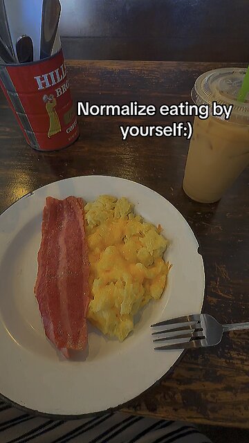 #crunchyhair #eatingalone #hi #bff