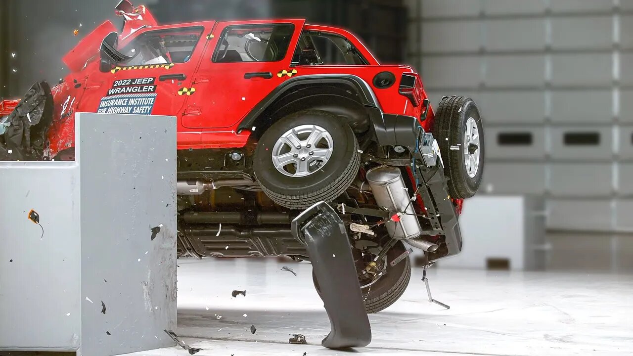 2022 JEEP WRANGLER CRASH TEST FAIL (ONCE AGAIN) Roll Over During Small Overlap Crash Test