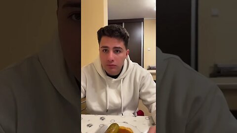 SUNT CEL MAI CIUDAT OM #oguritamica #mancare #mancaciosul #food #romania