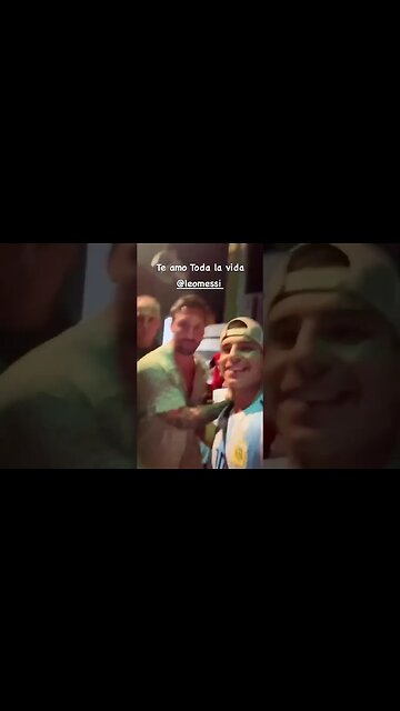 Torcedor beijando o Messi em Miami