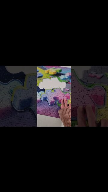 The Coolest Last Piece Ever! #puzzle #ravensburger #shorts #jigsawpuzzle