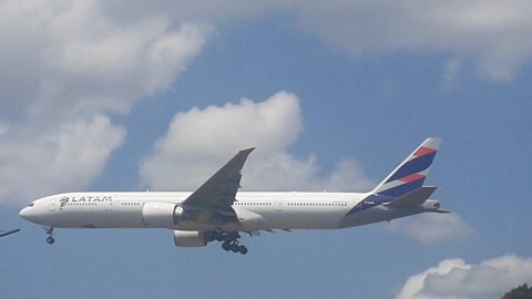 Boeing 777-300ER PT-MUB on final approach coming from Guarulhos to Manaus