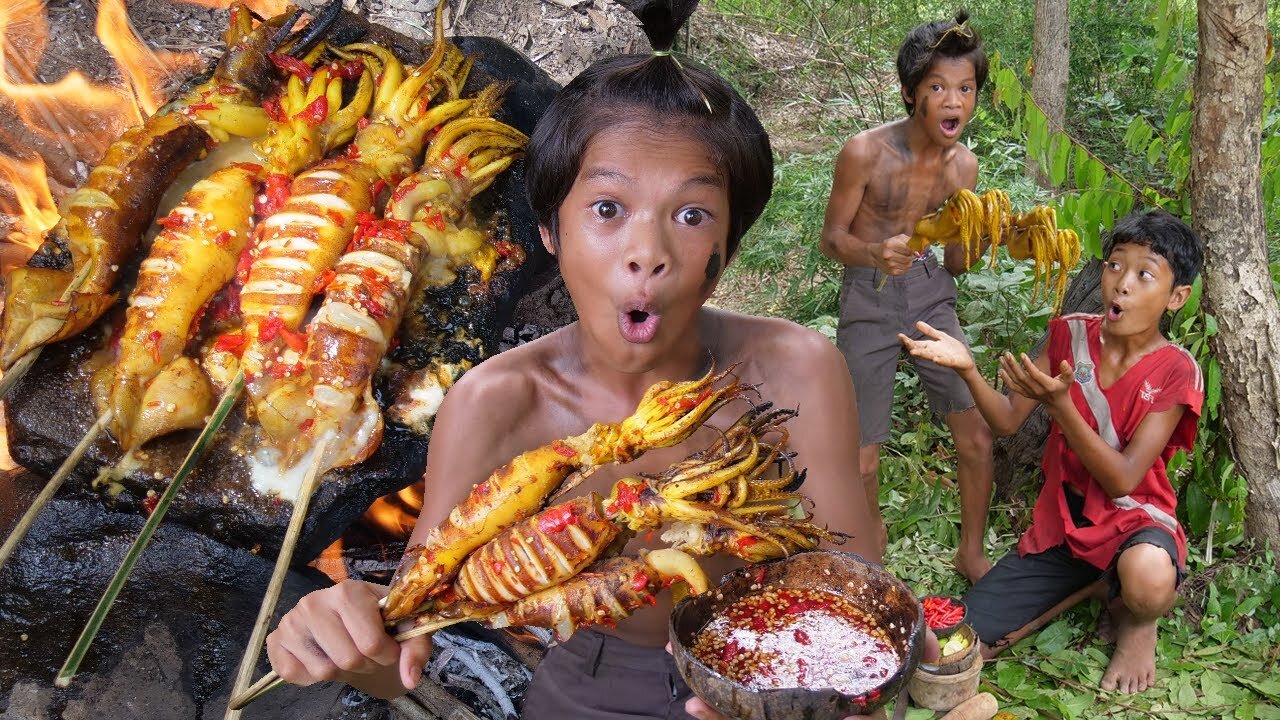 Primitive Technology - Cooking Squid On A Rock And Eating Delicious In Jungle