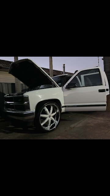 1999 Chevy Tahoe on 26’’