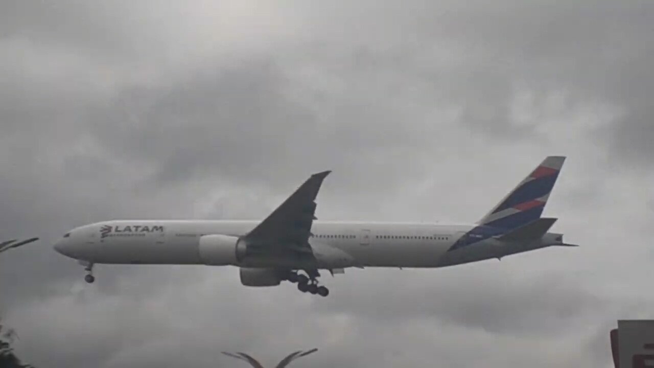 Boeing 777-300ER PT-MUI vindo de Guarulhos para Manaus